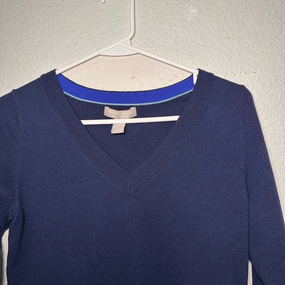 Banana Republic Navy Blue Extra Fine‎ Merino Wool V-Neck Sweater Womens XS